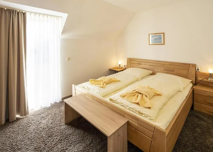 Seeblick Geniessen In Schoener Am Edersee *